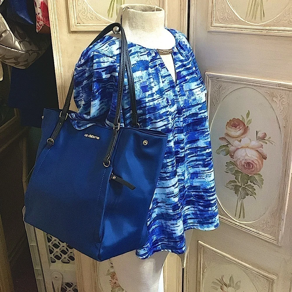 Liz Claiborne beautiful nylon bag perfect color for fall